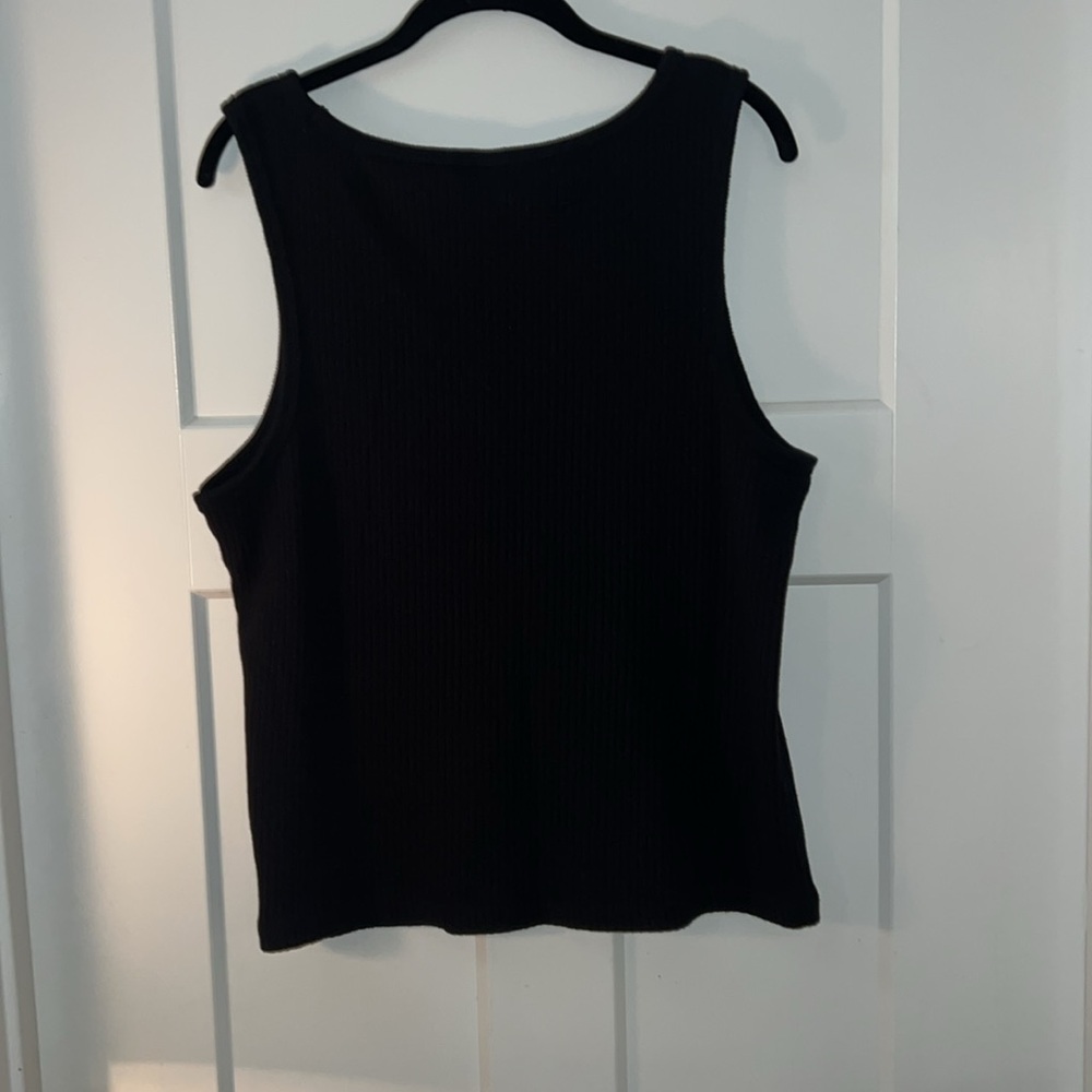 Rib-Knit V-Neck Tank Top - Picture 3 of 5